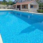 2 Pools-1 By Interhome Apartmán
