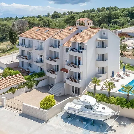 2 Pools-1 By Interhome Apartman
